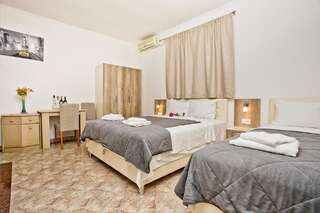 Апартаменты Apartments Obala - Katić Херцег-Нови Номер-студио с патио-1