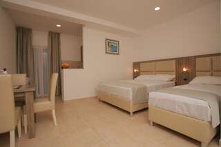 Апартаменты Apartments Obala - Katić Херцег-Нови Номер-студио с балконом и видом на море (для 3 взрослых)-1