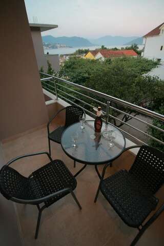 Апартаменты Apartments Obala - Katić Херцег-Нови Апартаменты с 1 спальней и балконом с видом на море-3