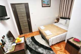 Апартаменты Apartments Obala - Katić Херцег-Нови Двухместный номер с балконом и видом на море-1